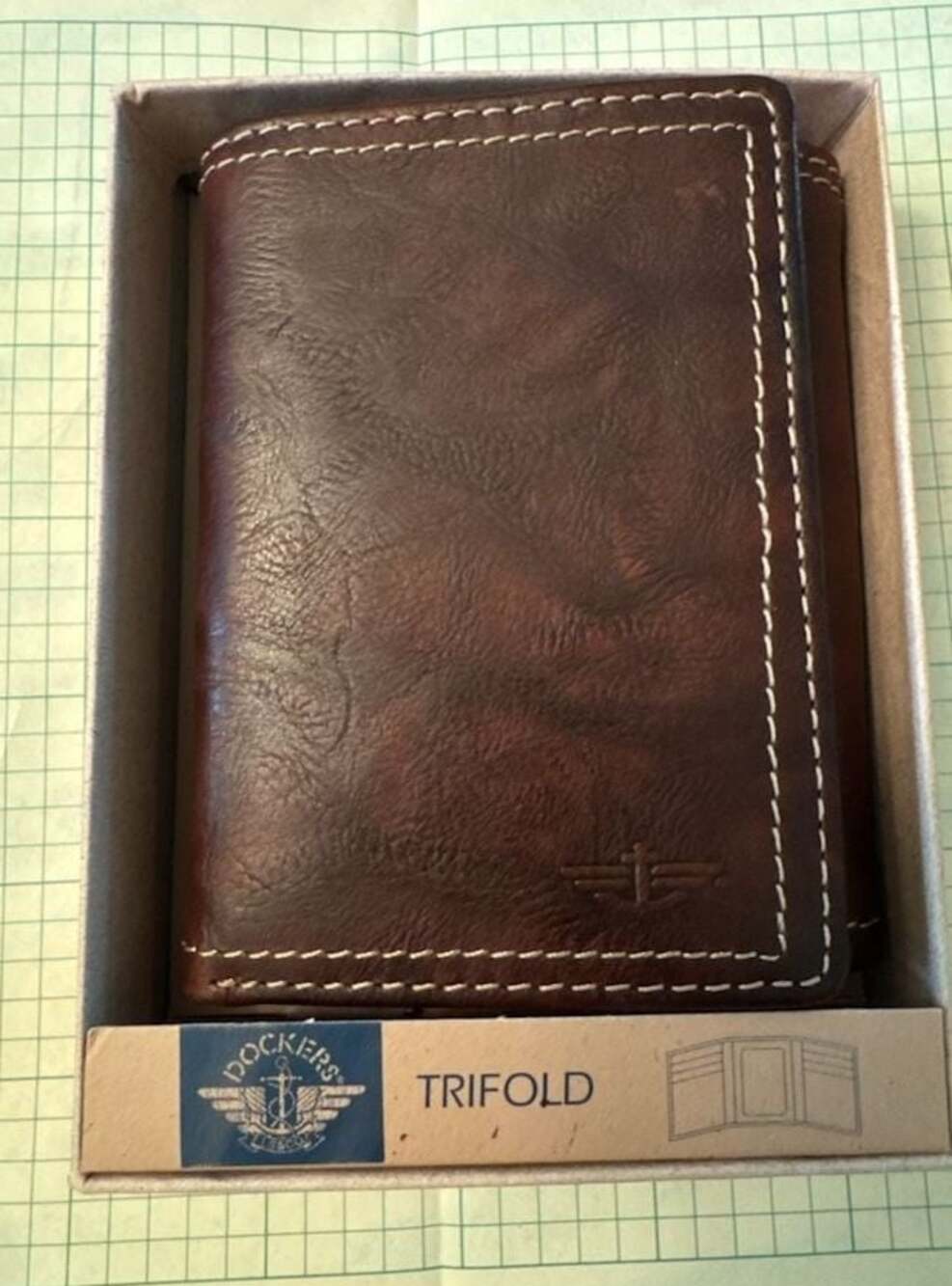Dockers Men's Brown Trifold Wallet